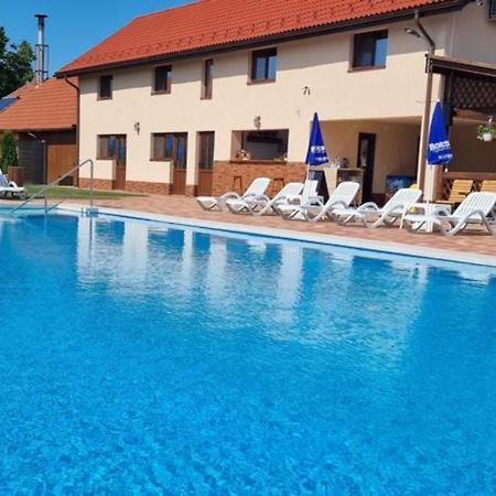Cusali Pensiune Topolovatu Mare Luaran gambar