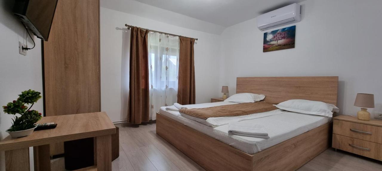 Cusali Pensiune Topolovatu Mare Luaran gambar