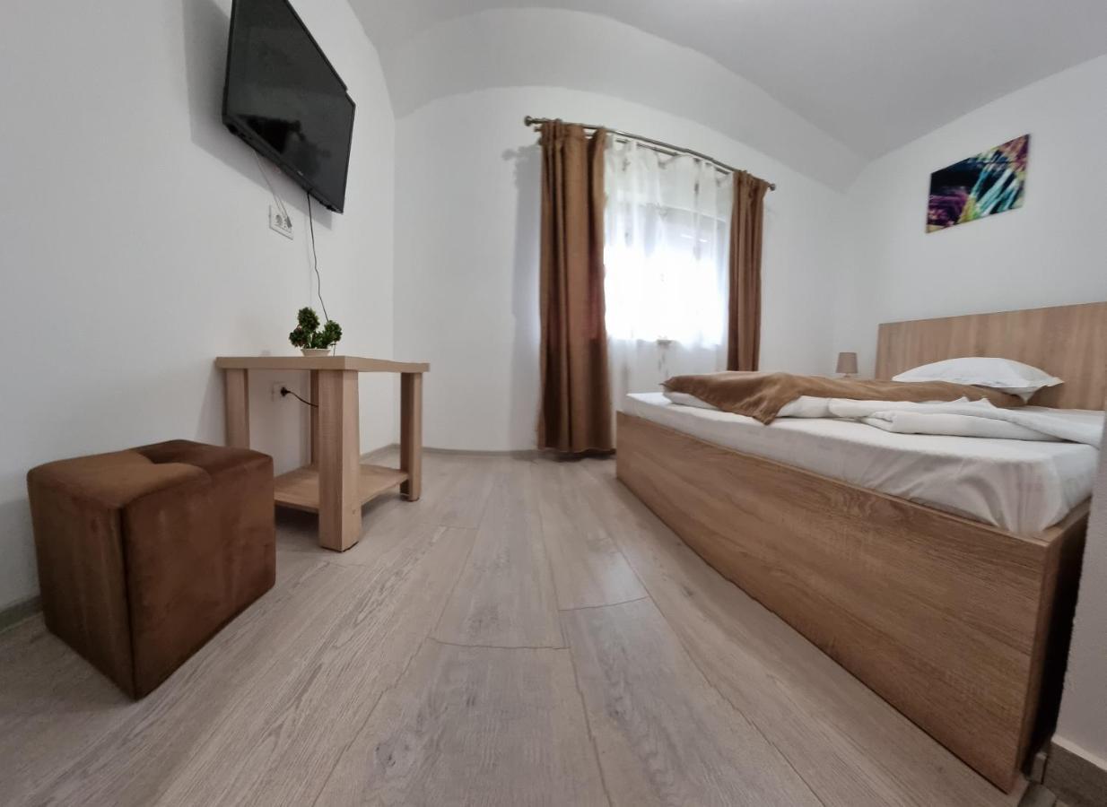Cusali Pensiune Topolovatu Mare Luaran gambar